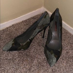 Camo pumps size 8 unworn